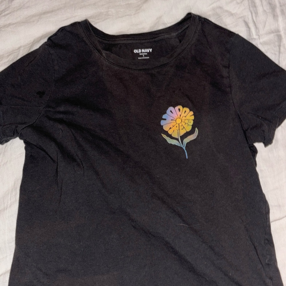 Old Navy Happy and Free tee size small